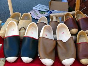 (http://www.gnu.org/copyleft/fdl.html)